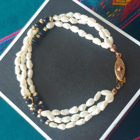 None Jewelry - Vintage beauty faux pearl black & white women's bracelet-8 inches